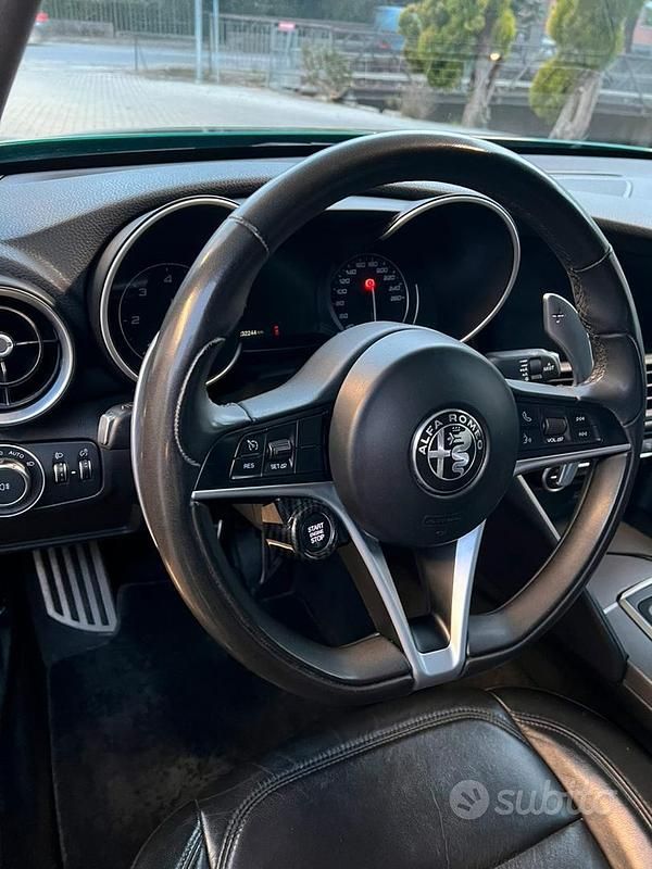 Usata Alfa Romeo Giulia 180 CV (132 kW) 2017 Verde Berlina