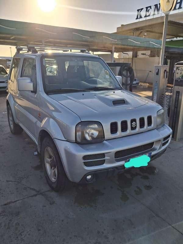 Usata Suzuki Jimny 65 CV (47 kW) 2007 Argento SUV