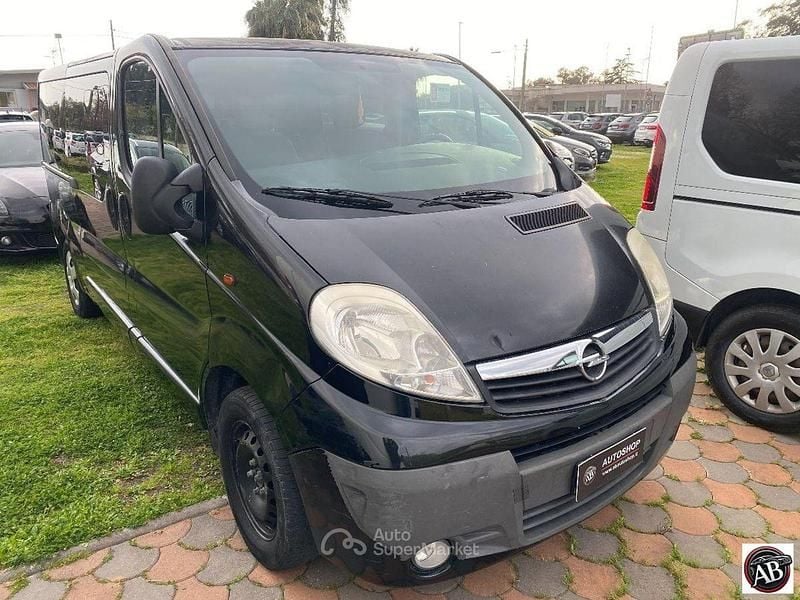 Usata Opel Vivaro 116 CV (85 kW) 2010 Nero Monovolume