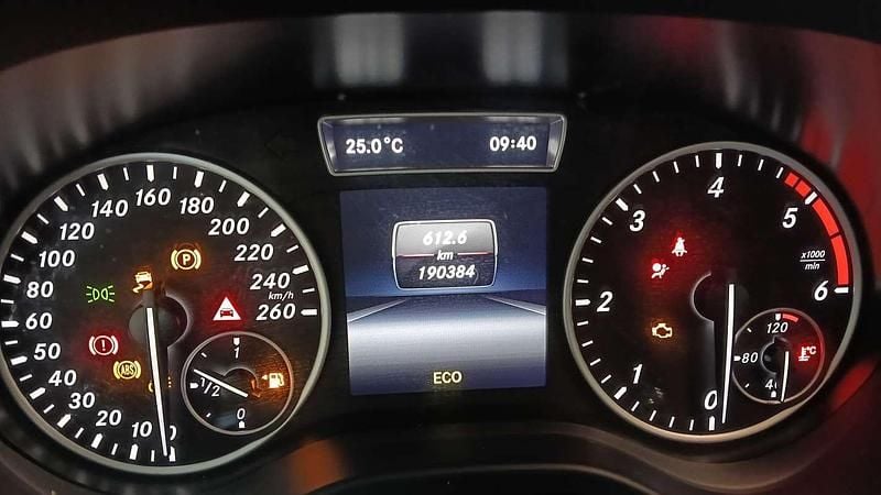 Usata Mercedes A180 109 CV (80 kW) 2014 Grigio Berlina