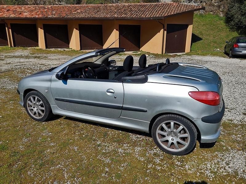 Begagnad Peugeot 206 CC 109 HK (80 kW) 2003 Cab