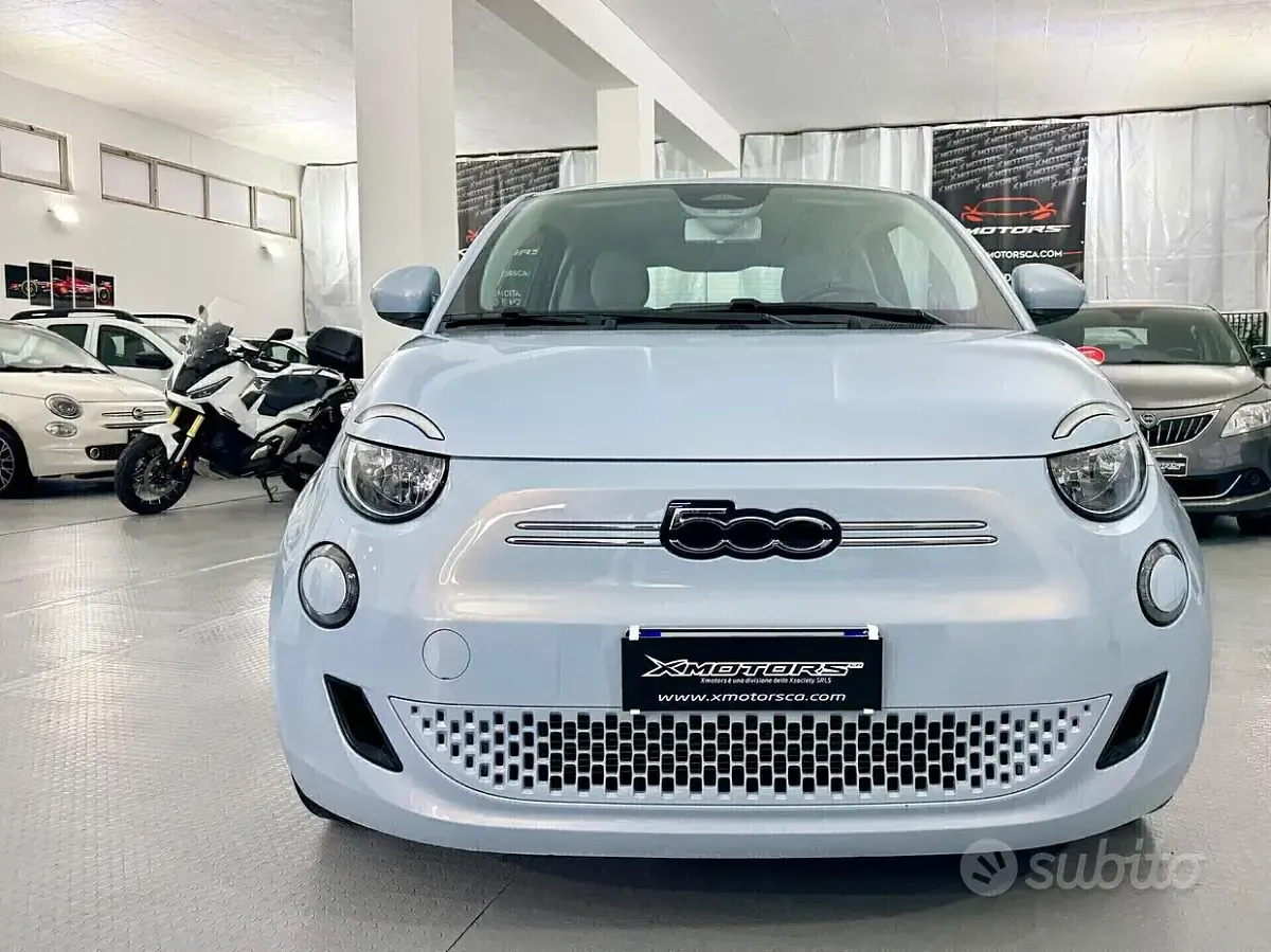 Usata Fiat 500e 42 kW (58 CV) 2020 Bluazzurro Utilitaria