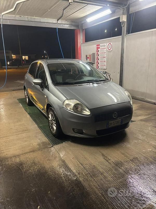 Usata Fiat Punto 90 CV (66 kW) 2007 Grigio Utilitaria