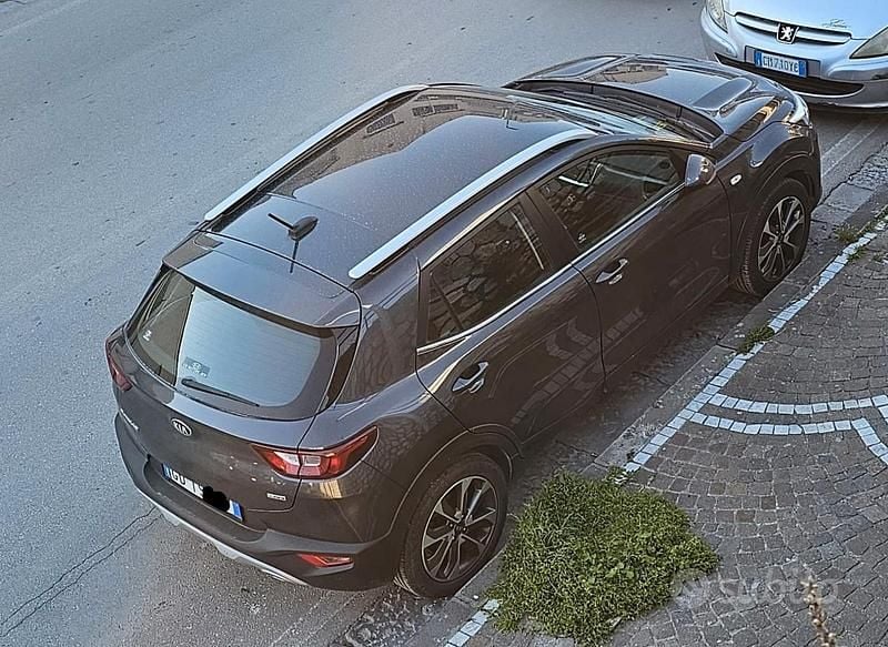 Grigio Usata 2020 Kia Stonic Style SUV | 9000 € (Super prezzo) - Immagine 1/4