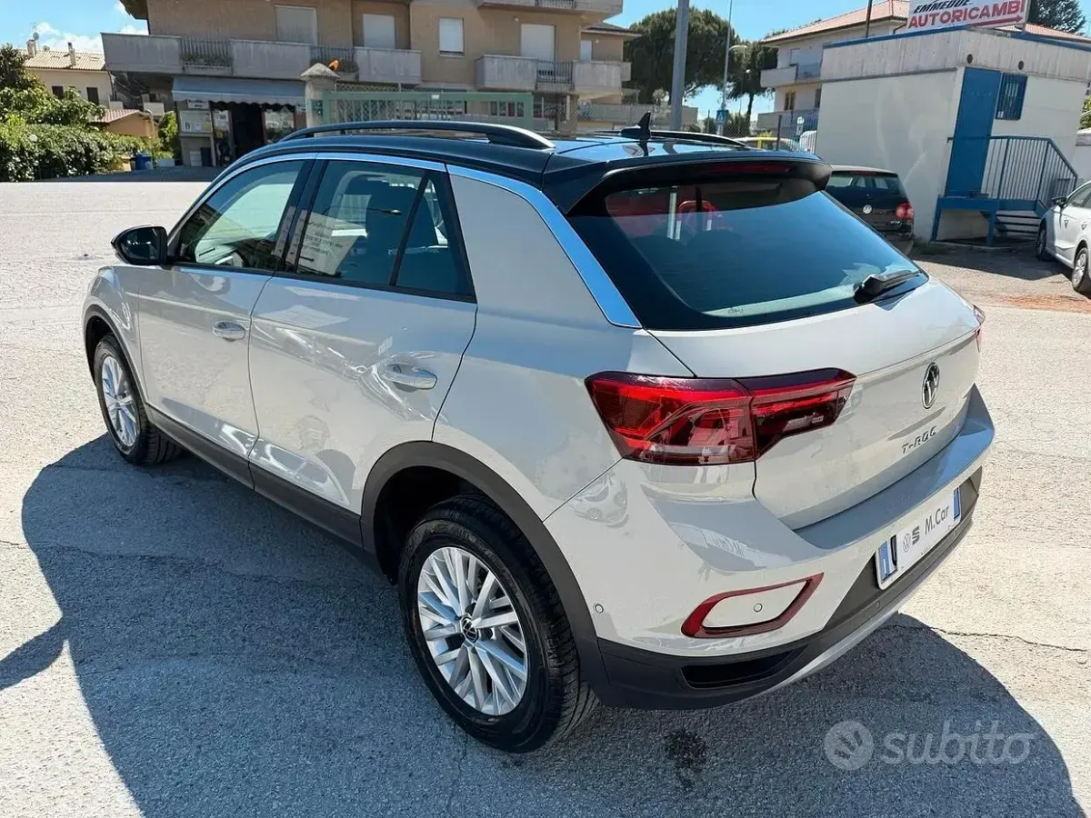 Usata VW T-Roc Life 110 CV (80 kW) 2022 Grigio SUV