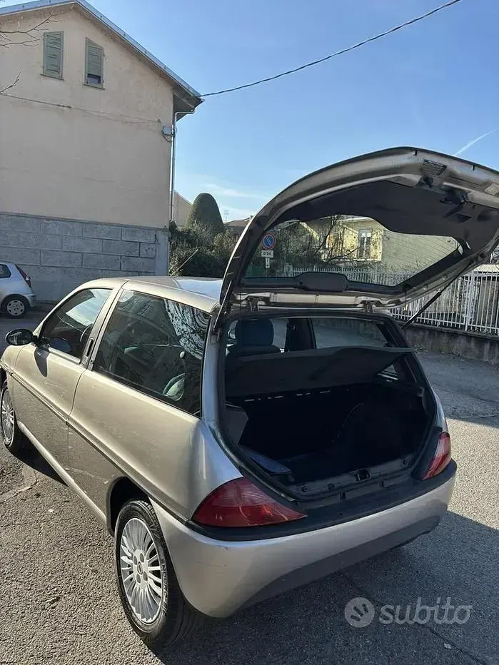 Begagnad Lancia Ypsilon 54 HK (39 kW) 1998 Grå Halvkombi