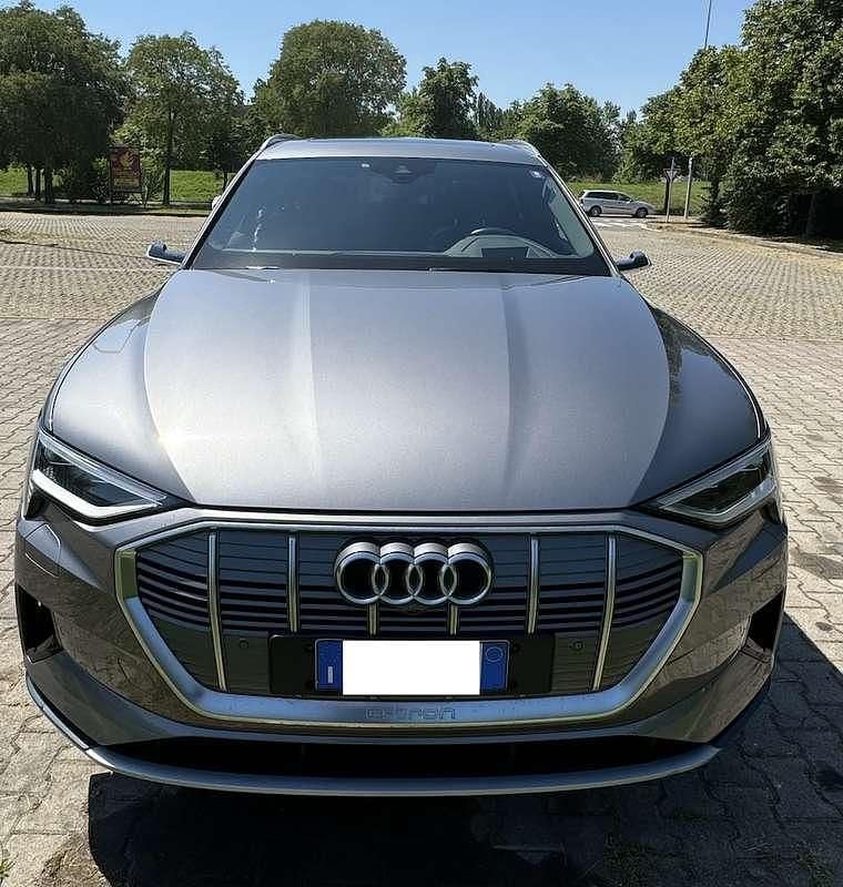 Usata Audi e-tron Ambiente 300 kW (408 CV) 2021 Grigio SUV