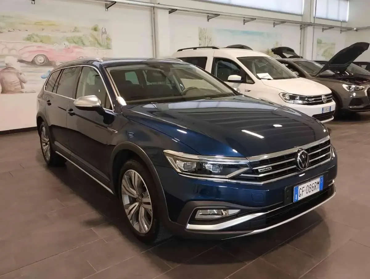 Usata VW Passat Alltrack 200 CV (147 kW) 2021 Blu/azzurro Station wagon