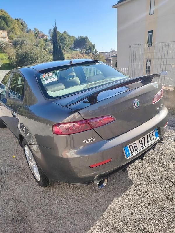 Usata Alfa Romeo 159 150 CV (110 kW) 2006 Marrone Berlina