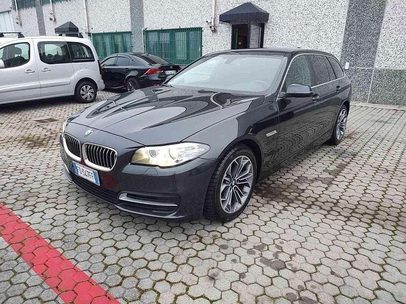 Usata BMW 520 Comfort Edition 190 CV (139 kW) 2016 Nero Station wagon
