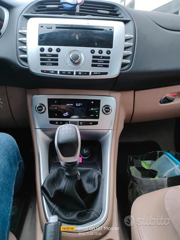 Usata Lancia Delta 140 CV (102 kW) 2011 Grigio Utilitaria