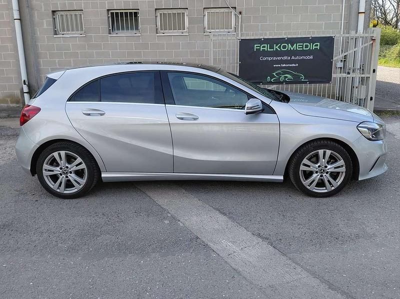 Usata Mercedes A180 Premium 122 CV (89 kW) 2017 Argento Berlina