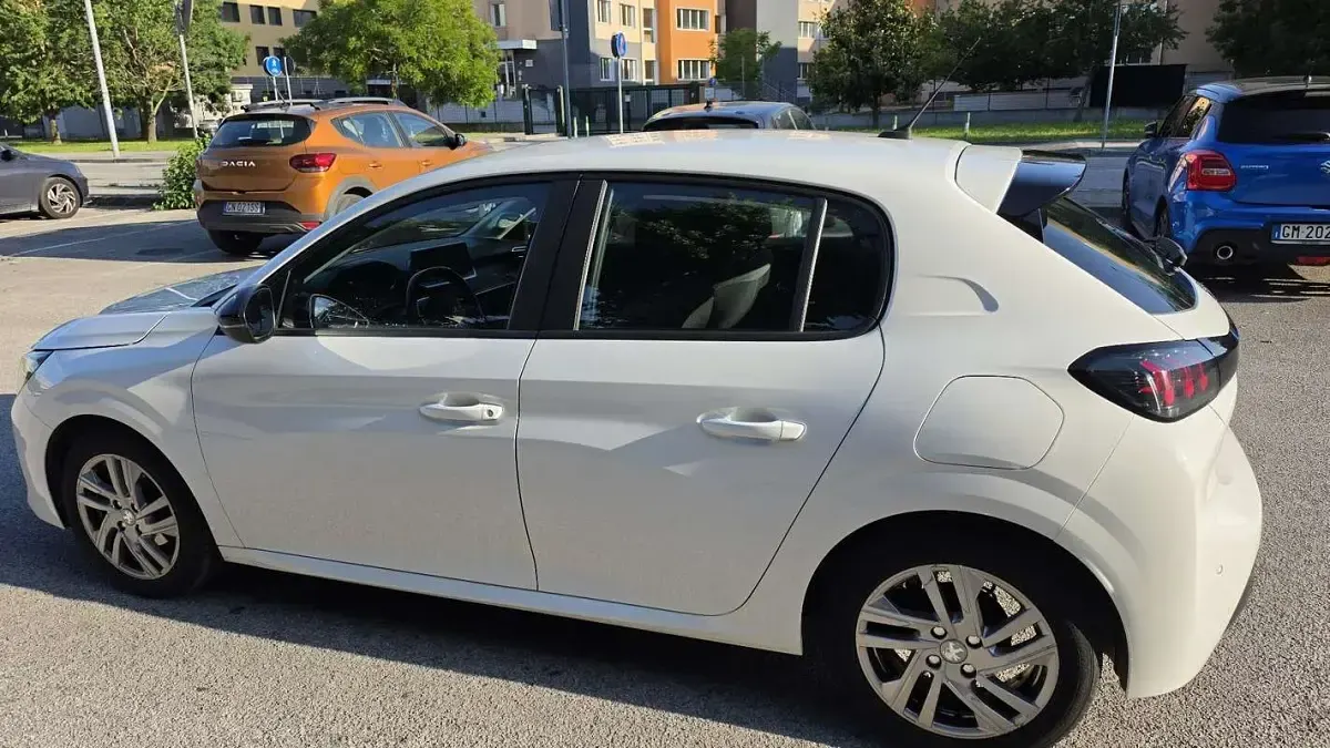 Usata Peugeot 208 Active 75 CV (55 kW) 2021 Utilitaria
