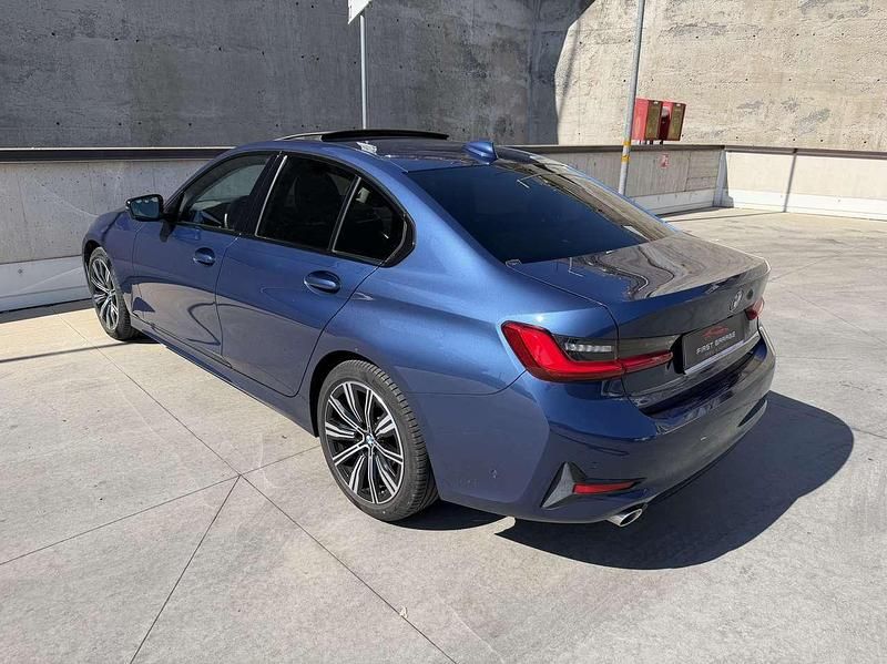 Begagnad BMW 318 Advantage 150 HK (110 kW) 2021 Blå Sedan