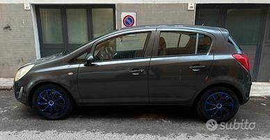 Grigio Usata 2012 Opel Corsa Due volumi | 3500 € (Ottimo prezzo) - Immagine 1/4