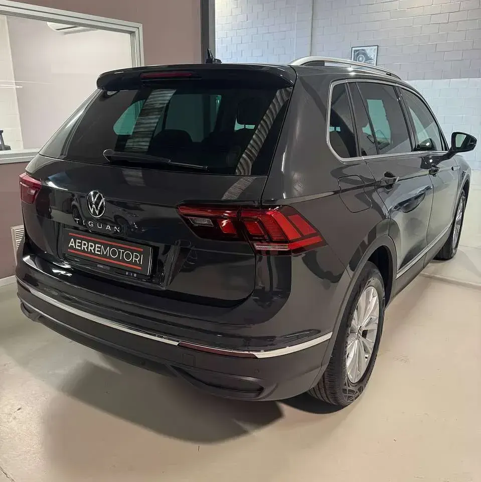 Usata VW Tiguan Life 150 CV (110 kW) 2023 Grigio SUV