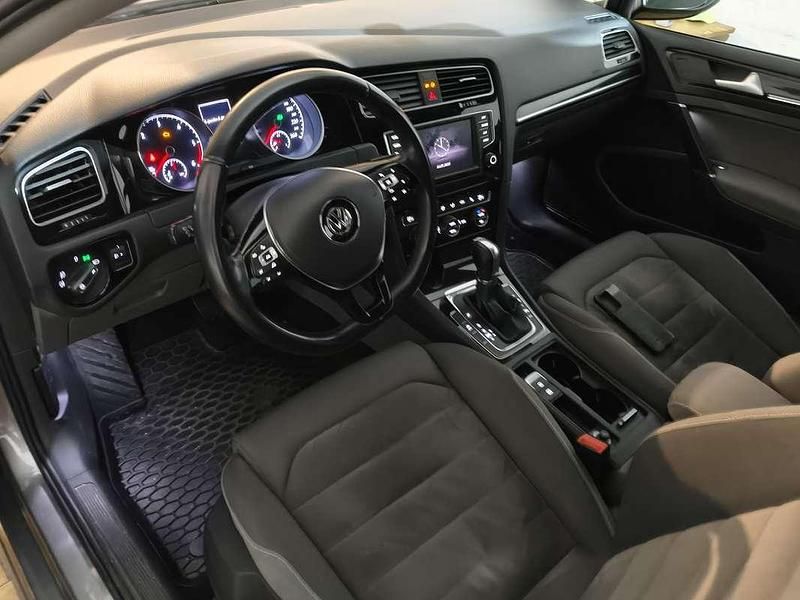 Usata VW Golf VII Comfortline 110 CV (80 kW) 2015 Oro Berlina