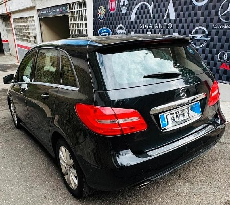 Usata Mercedes A180 Premium 122 CV (89 kW) 2014 Nero Monovolume