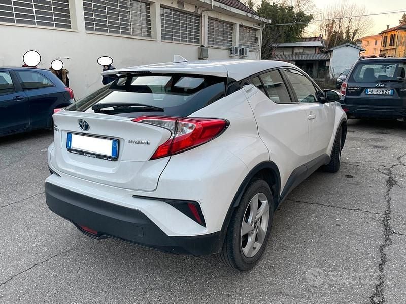 Usata Toyota C-HR Style 98 CV (72 kW) 2017 Bianco SUV