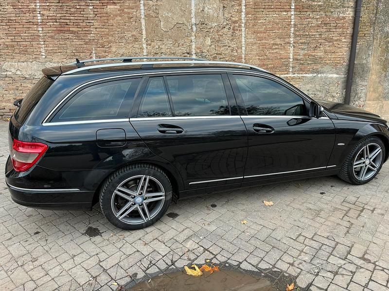 Usata Mercedes C220 170 CV (125 kW) 2008 Nero Station wagon
