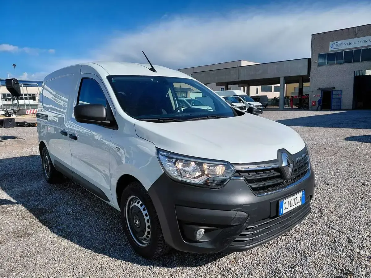 Usado Renault Kangoo 75 CV (55 kW) 2022 Blanco Monovolumen