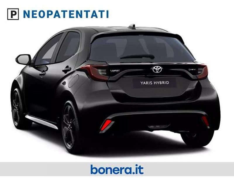 Nuova Toyota Yaris Hybrid Premium 131 CV (96 kW) 2026 Black metallic Berlina