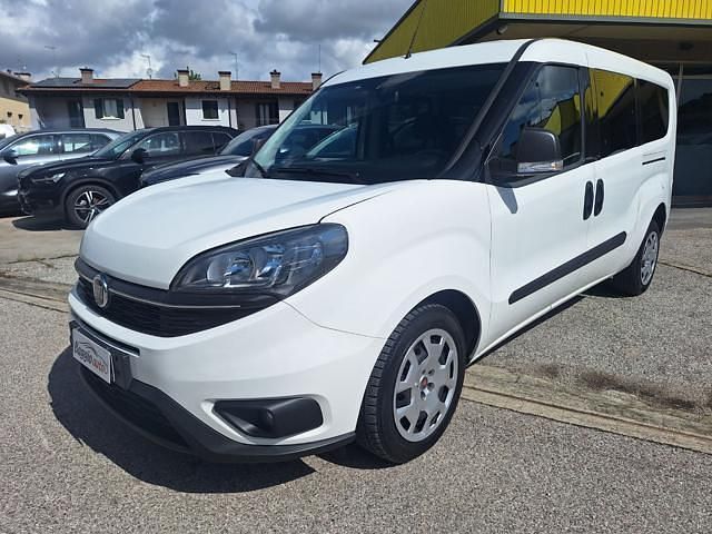 Bianco pastello Usata 2021 Fiat Doblò Lounge Monovolume | 19.500 € - Immagine 1/3