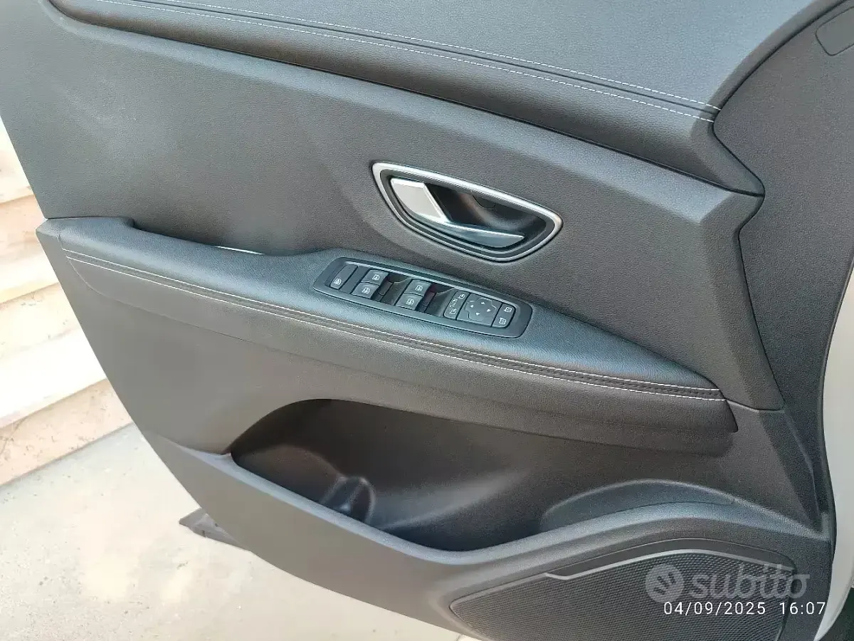Usata Renault Scénic 110 CV (80 kW) 2018 Grigio Monovolume