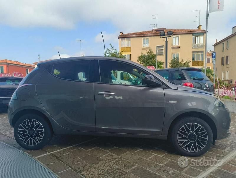Usata Lancia Ypsilon S 69 CV (50 kW) 2024 Grigio Utilitaria