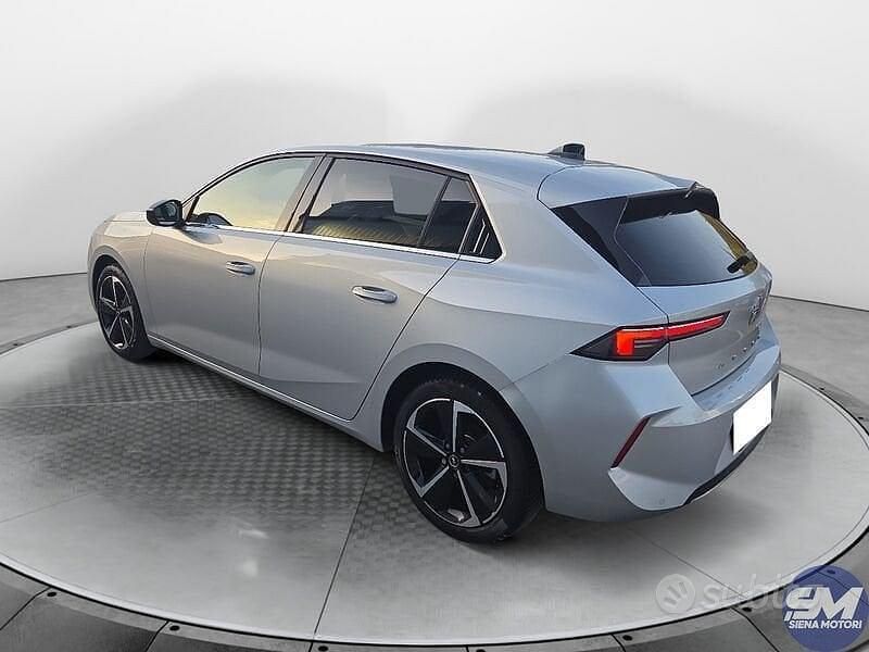 Usata Opel Astra Elegance 131 CV (96 kW) 2023 Argento Berlina