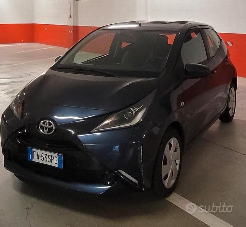 Blu Usata 2015 Toyota Aygo Due volumi | 7750 € (Buon prezzo) - Immagine 1/4