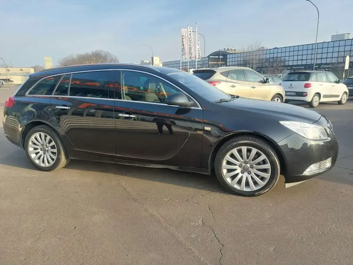 Usata Opel Insignia Cosmo 160 CV (117 kW) 2010 Nero Station wagon