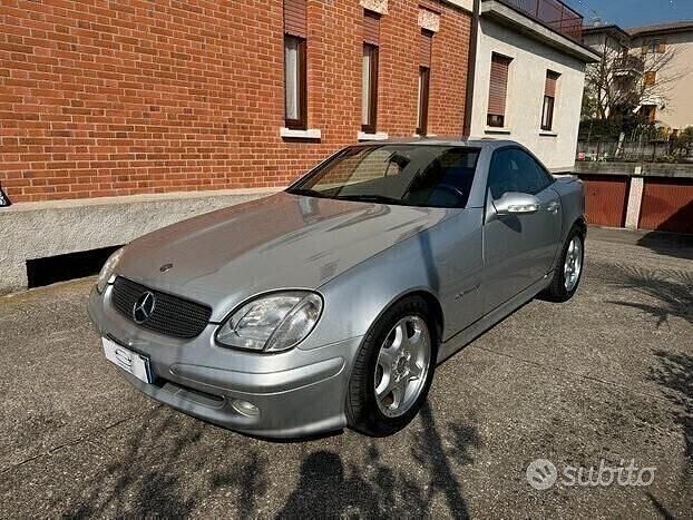 Usata Mercedes SLK200 163 CV (119 kW) 2001 Argento Cabrio