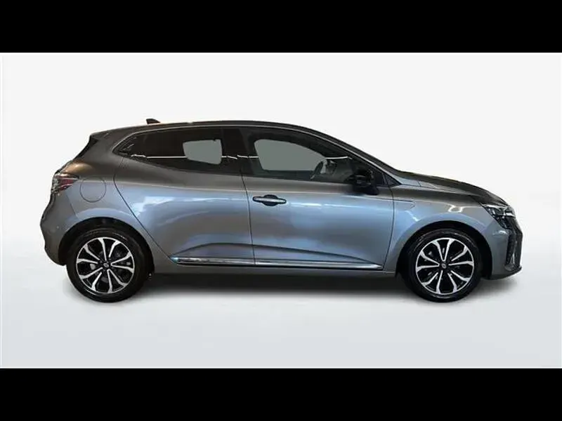 Usata Renault Clio Techno 90 CV (66 kW) 2025 Grigio scuro Utilitaria