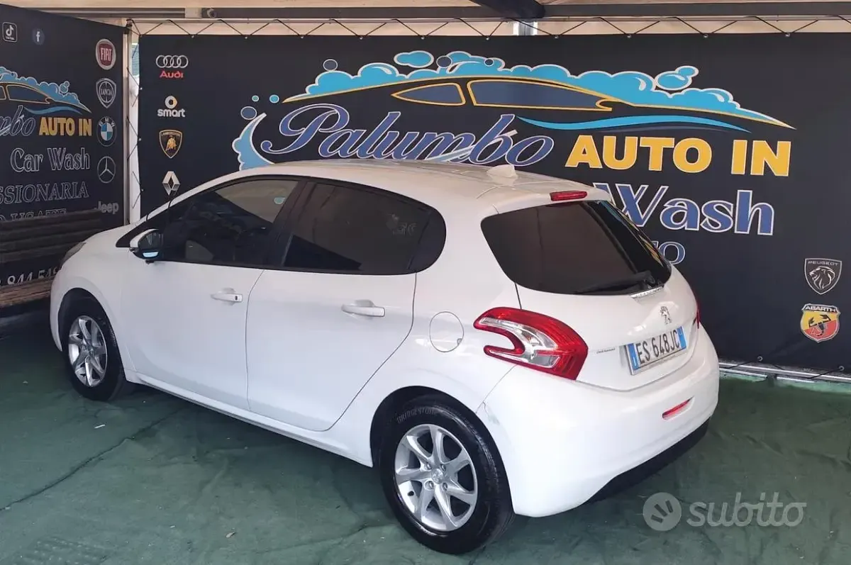 Usata Peugeot 208 Allure 68 CV (50 kW) 2013 Bianco Utilitaria