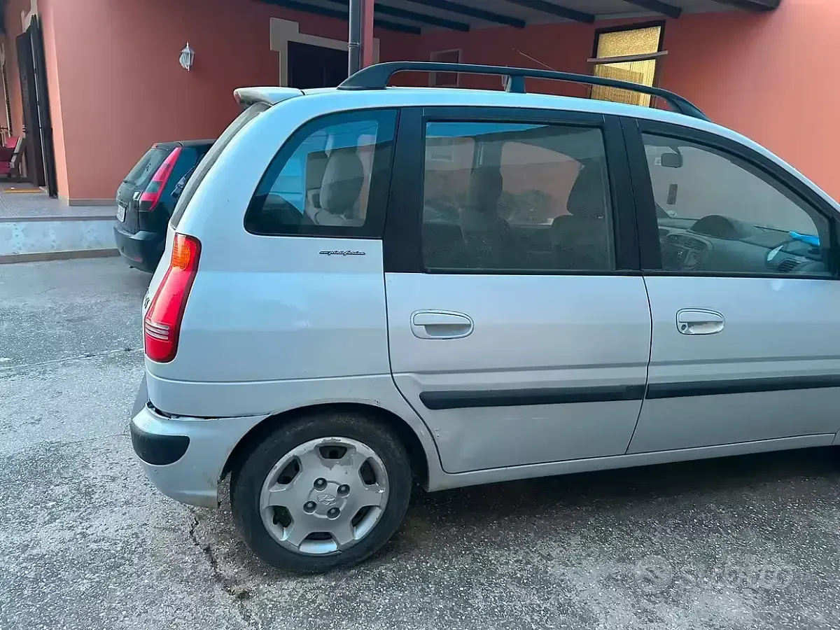Usata Hyundai Matrix 103 CV (75 kW) 2003 Grigio Monovolume