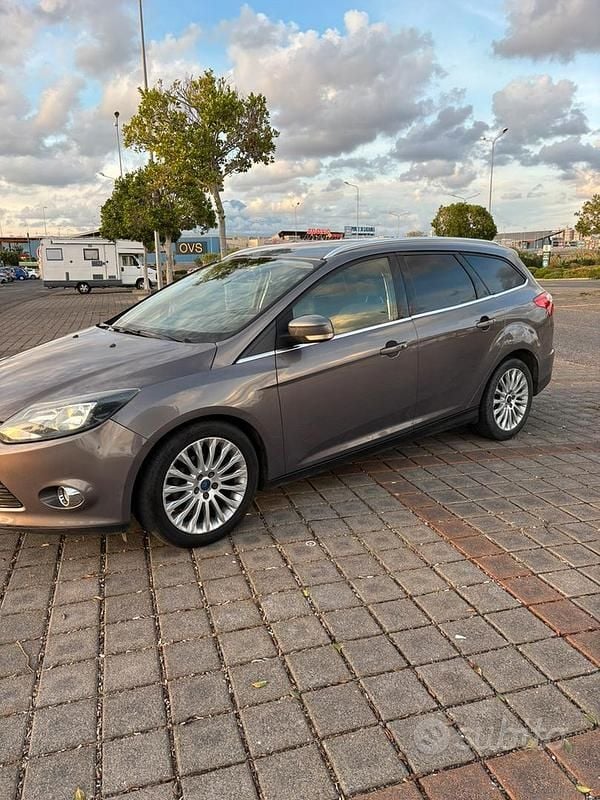 Usata Ford Focus 120 CV (88 kW) 2011 Marrone Station wagon