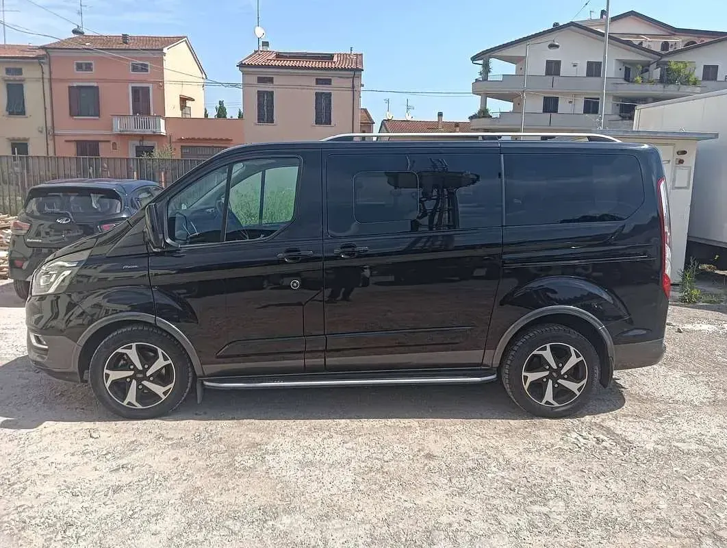 Usata Ford Tourneo Custom Active 170 CV (125 kW) 2023 Nero Furgone