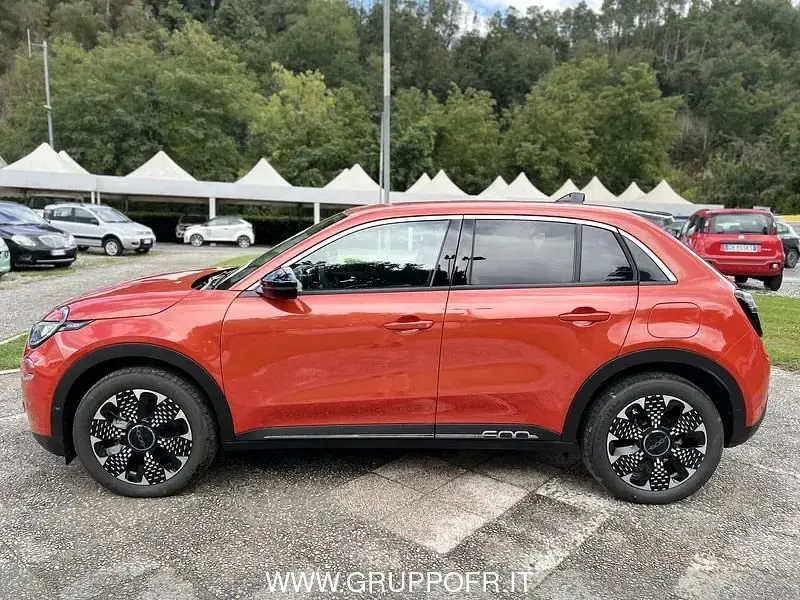 Usata Fiat 600E La Prima 61 kW (84 CV) 2024 Arancione SUV