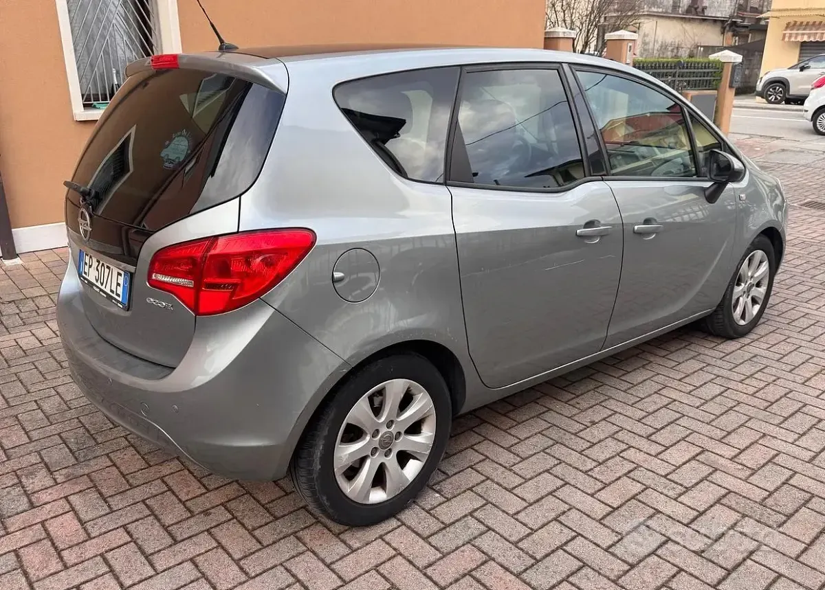 Usata Opel Meriva 95 CV (69 kW) 2012 Grigio Monovolume