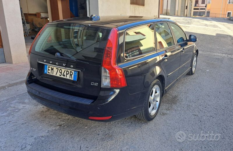 Usata Volvo V50 115 CV (84 kW) 2012 Nero Station wagon