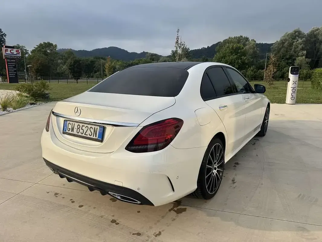 Usata Mercedes C220 AMG 194 CV (142 kW) 2019 Bianco Berlina