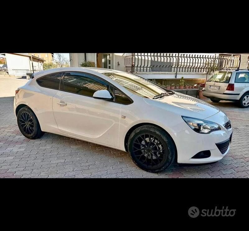 Usata 2012 Opel Astra GTC Cosmo Station wagon | 7000 € - Immagine 1/4