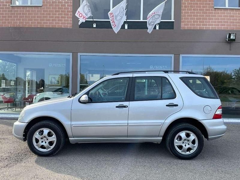 Argento Usata 2004 Mercedes ML270 Classic SUV | 2900 € (Ottimo prezzo) - Immagine 1/4
