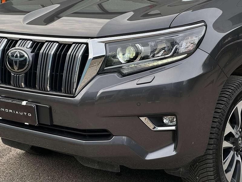 Usata Toyota Land Cruiser Executive 204 CV (150 kW) 2022 Marlingrey metallic SUV