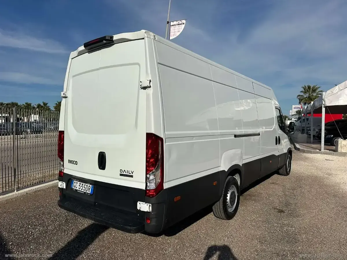 Usata Iveco Daily 136 CV (100 kW) 2021 Other Furgone