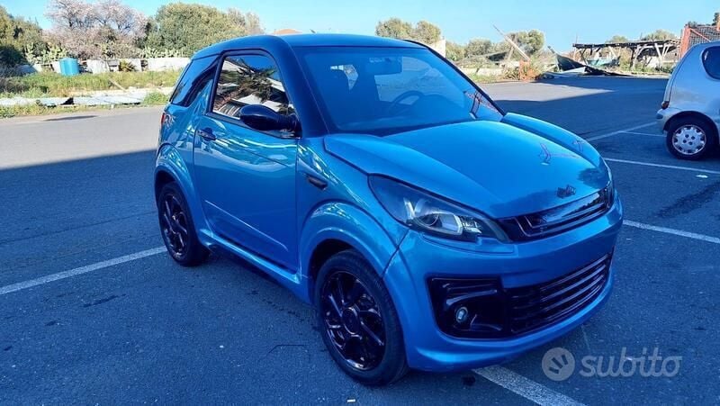 Blu Usata 2017 Ligier JS50 Due volumi | 6500 € (Buon prezzo) - Immagine 1/4
