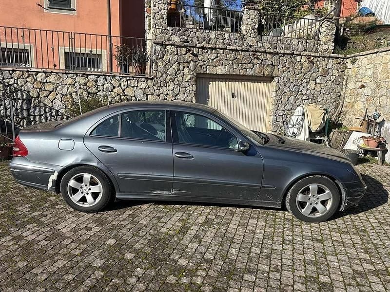 Usata Mercedes E220 Avantgarde 150 CV (110 kW) 2005 Berlina