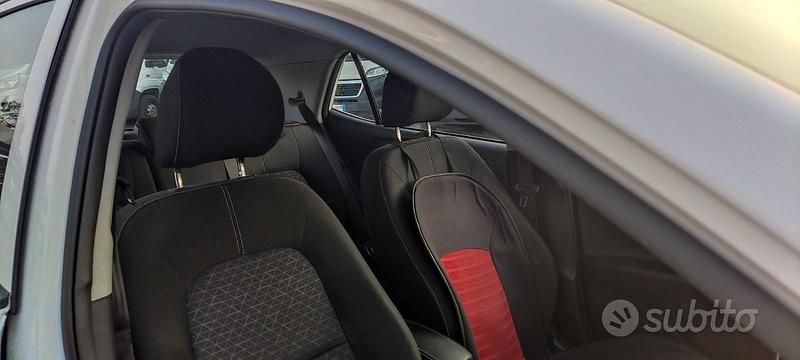 Bianco Usata 2019 Kia Picanto Due volumi | 10.000 € (Buon prezzo) - Immagine 1/4