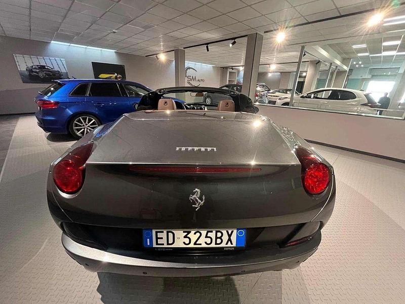 Usata Ferrari California 460 CV (338 kW) 2010 Grigio scuro Cabrio